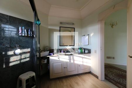 Casa à venda com 650m², 5 quartos e 3 vagasBanheiro da Suíte 5