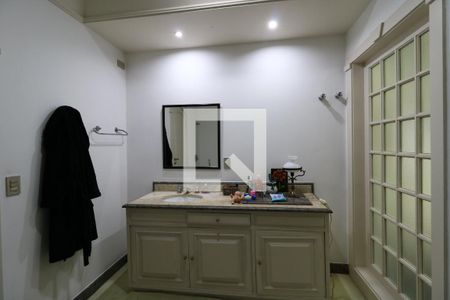 Casa à venda com 650m², 5 quartos e 3 vagasBanheiro da Suíte 2