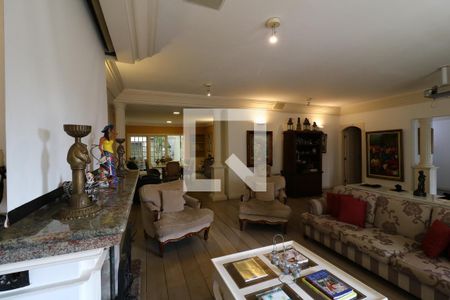 Casa à venda com 650m², 5 quartos e 3 vagasSala