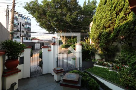 Casa à venda com 650m², 5 quartos e 3 vagasEntrada