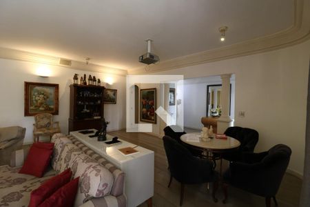 Casa à venda com 650m², 5 quartos e 3 vagasSala