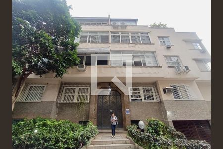 Apartamento à venda com 175m², 4 quartos e sem vaga Apartamento à venda com 175m², 4 quartos e sem vagaFachada com cartaz QA