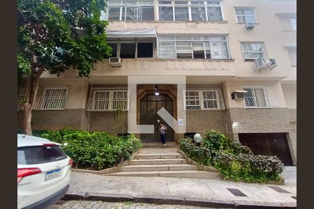 Apartamento à venda com 175m², 4 quartos e sem vaga Apartamento à venda com 175m², 4 quartos e sem vagaFachada com cartaz QA