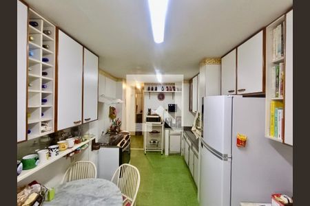 Apartamento à venda com 175m², 4 quartos e sem vaga Apartamento à venda com 175m², 4 quartos e sem vagaCopa / Cozinha