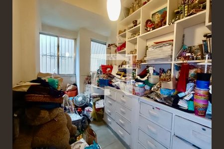 Apartamento à venda com 175m², 4 quartos e sem vaga Apartamento à venda com 175m², 4 quartos e sem vagaQuarto