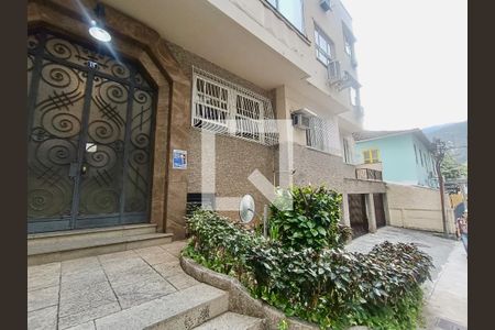 Apartamento à venda com 175m², 4 quartos e sem vaga Apartamento à venda com 175m², 4 quartos e sem vagaFachada com cartaz QA