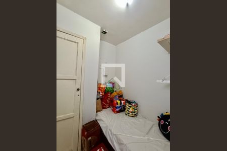 Apartamento à venda com 175m², 4 quartos e sem vaga Apartamento à venda com 175m², 4 quartos e sem vagaQuarto serviço