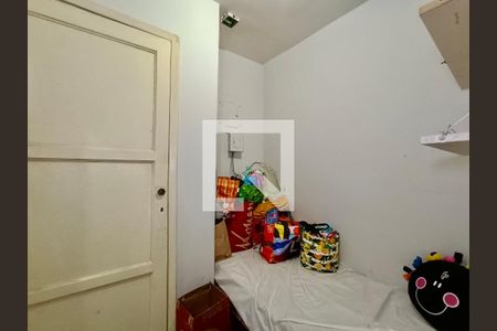 Apartamento à venda com 175m², 4 quartos e sem vaga Apartamento à venda com 175m², 4 quartos e sem vagaQuarto serviço