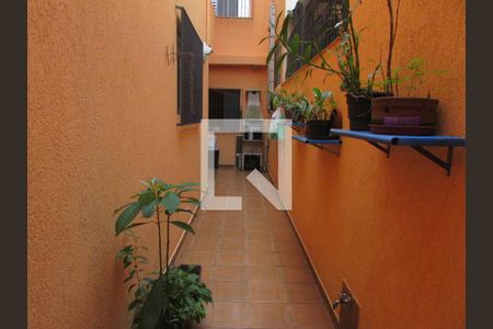 Casa à venda com 181m², 3 quartos e 2 vagasCorredor área externa