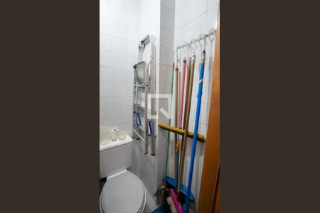 Apartamento à venda com 167m², 3 quartos e 2 vagas Apartamento à venda com 167m², 3 quartos e 2 vagasBanheiro de Serviço