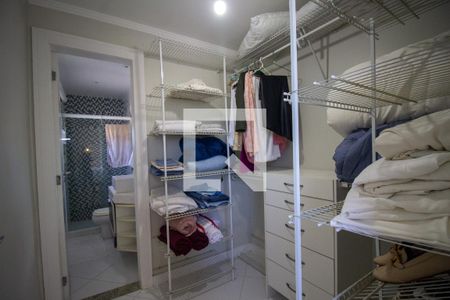 Casa à venda com 350m², 4 quartos e 2 vagas Casa à venda com 350m², 4 quartos e 2 vagasCloset da Suíte 1
