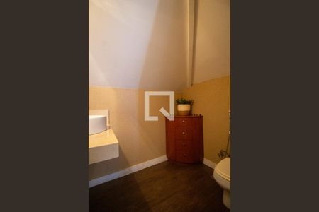 Casa à venda com 350m², 4 quartos e 2 vagas Casa à venda com 350m², 4 quartos e 2 vagasLavabo do Sotão