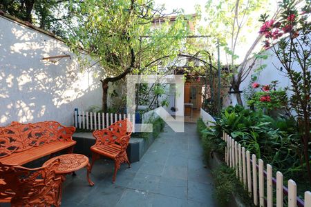 Casa à venda com 266m², 3 quartos e 4 vagasQuintal - Jardim