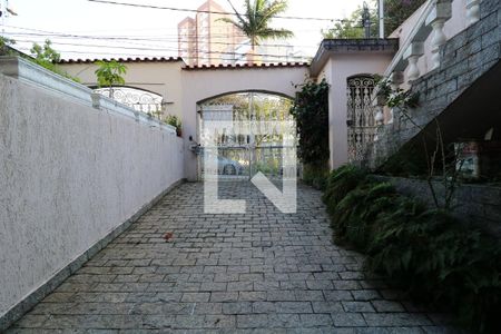 Casa à venda com 266m², 3 quartos e 4 vagasFrente