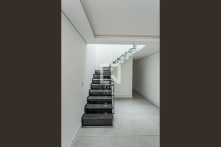 Escada de casa para alugar com 3 quartos, 160m² em Parque São Domingos, São Paulo