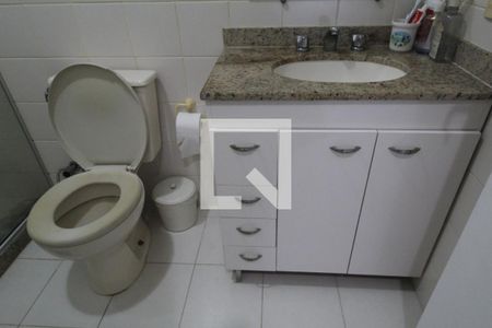 Casa de condomínio à venda com 100m², 3 quartos e 2 vagasBanheiro do hall