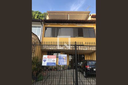Casa à venda com 157m², 3 quartos e 2 vagasFachada