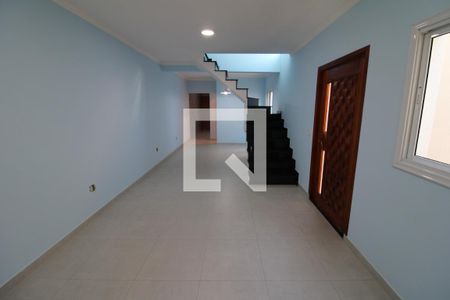 Sala de casa para alugar com 4 quartos, 230m² em Parque Peruche, São Paulo