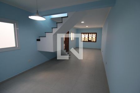 Sala de casa para alugar com 4 quartos, 230m² em Parque Peruche, São Paulo