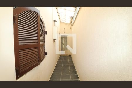 Casa à venda com 150m², 3 quartos e 5 vagasCorredor