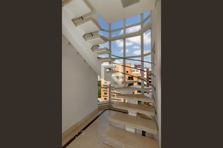 Apartamento à venda com 420m², 3 quartos e 5 vagasEscada