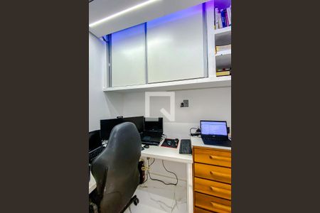 Apartamento à venda com 75m², 3 quartos e 1 vagaEscritório