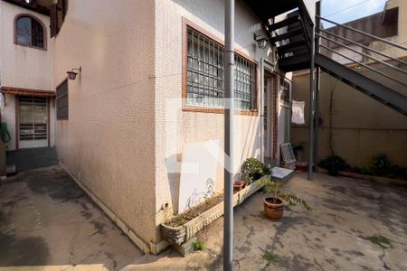 Casa à venda com 200m², 3 quartos e 2 vagas Casa à venda com 200m², 3 quartos e 2 vagasQuintal