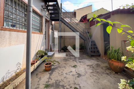 Casa à venda com 200m², 3 quartos e 2 vagas Casa à venda com 200m², 3 quartos e 2 vagasQuintal