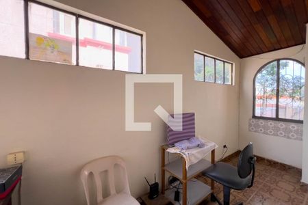 Casa à venda com 200m², 3 quartos e 2 vagas Casa à venda com 200m², 3 quartos e 2 vagasEscritório