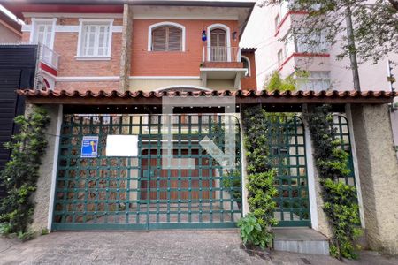 Casa à venda com 200m², 3 quartos e 2 vagas Casa à venda com 200m², 3 quartos e 2 vagasFachada