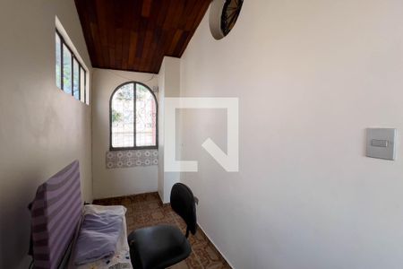 Casa à venda com 200m², 3 quartos e 2 vagas Casa à venda com 200m², 3 quartos e 2 vagasEscritório