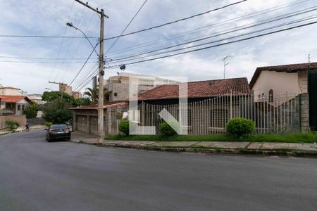 Casa à venda com 399m², 4 quartos e 3 vagasFachada