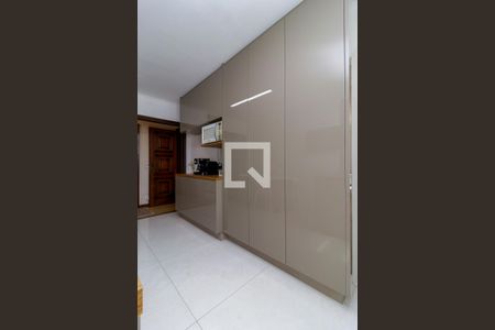 Apartamento à venda com 181m², 4 quartos e 2 vagasCozinha