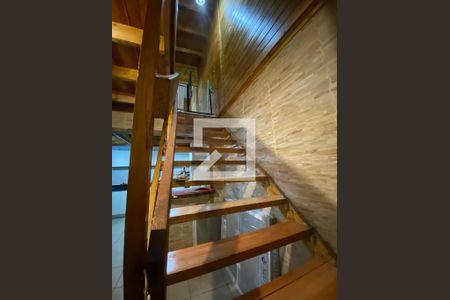 Casa à venda com 330m², 5 quartos e 4 vagas Casa à venda com 330m², 5 quartos e 4 vagasescada