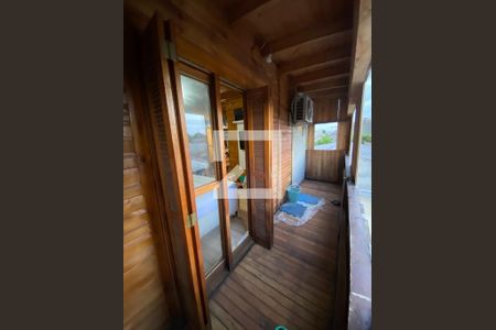 Casa à venda com 330m², 5 quartos e 4 vagas Casa à venda com 330m², 5 quartos e 4 vagasVista da Sacada