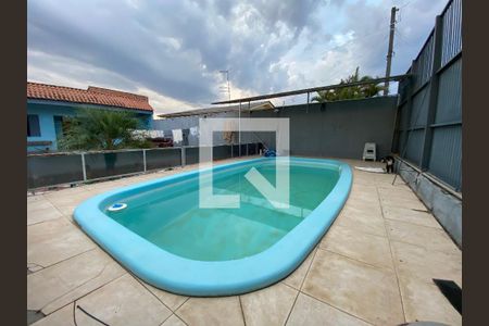 Casa à venda com 330m², 5 quartos e 4 vagas Casa à venda com 330m², 5 quartos e 4 vagasÁrea externa