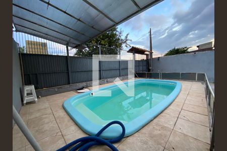 Casa à venda com 330m², 5 quartos e 4 vagas Casa à venda com 330m², 5 quartos e 4 vagasÁrea externa