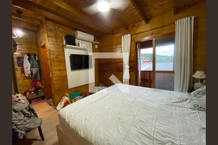 Casa à venda com 330m², 5 quartos e 4 vagas Casa à venda com 330m², 5 quartos e 4 vagasVista da Sacada