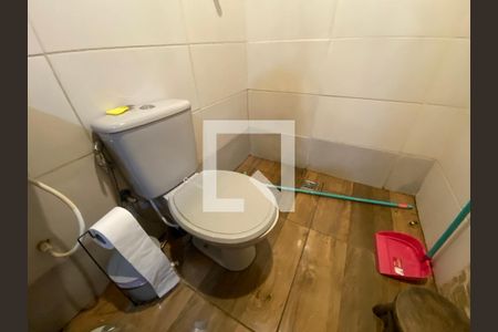 Casa à venda com 330m², 5 quartos e 4 vagas Casa à venda com 330m², 5 quartos e 4 vagasbanheiro suite quarto 1