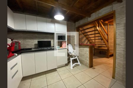 Casa à venda com 330m², 5 quartos e 4 vagas Casa à venda com 330m², 5 quartos e 4 vagascozinha casa 2