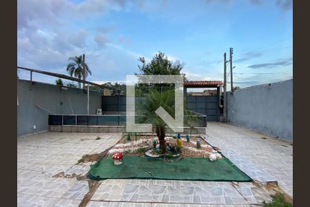 Casa à venda com 330m², 5 quartos e 4 vagas Casa à venda com 330m², 5 quartos e 4 vagasÁrea externa