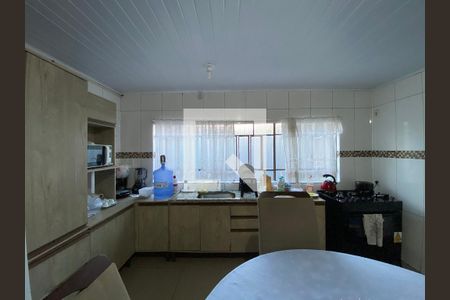 Casa à venda com 330m², 5 quartos e 4 vagas Casa à venda com 330m², 5 quartos e 4 vagasCozinha