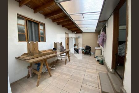 Casa à venda com 330m², 5 quartos e 4 vagas Casa à venda com 330m², 5 quartos e 4 vagasÁrea Externa