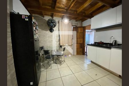Casa à venda com 330m², 5 quartos e 4 vagas Casa à venda com 330m², 5 quartos e 4 vagascozinha casa 2