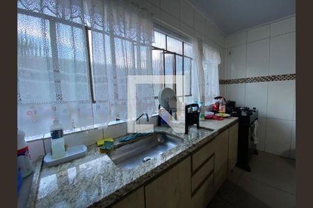 Casa à venda com 330m², 5 quartos e 4 vagas Casa à venda com 330m², 5 quartos e 4 vagasCozinha