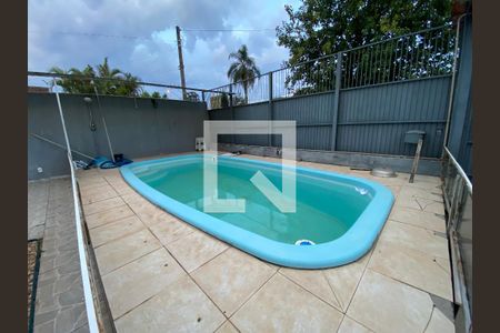 Casa à venda com 330m², 5 quartos e 4 vagas Casa à venda com 330m², 5 quartos e 4 vagasÁrea externa