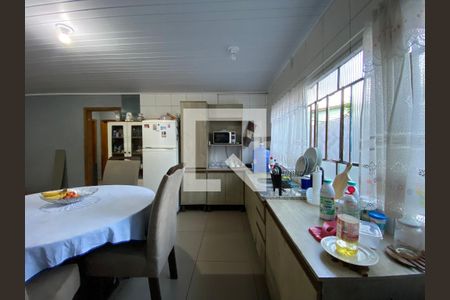 Casa à venda com 330m², 5 quartos e 4 vagas Casa à venda com 330m², 5 quartos e 4 vagasCozinha