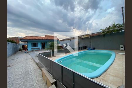 Casa à venda com 330m², 5 quartos e 4 vagas Casa à venda com 330m², 5 quartos e 4 vagasÁrea externa