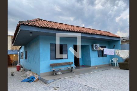 Casa à venda com 330m², 5 quartos e 4 vagas Casa à venda com 330m², 5 quartos e 4 vagasÁrea externa