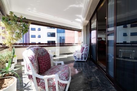 Casa à venda com 331m², 4 quartos e 4 vagasVaranda